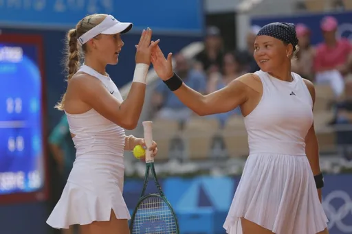 Андреева и Шнайдер одержали победу над дуэтом из США на турнире WTA в Майами