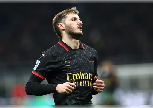 Football Italia: мексиканский форвард «Милана» Хименес намерен остаться в клубе
