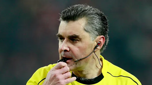 Алексей Николаев: VAR должен был позвать Карасева к монитору после фола Мойзеса