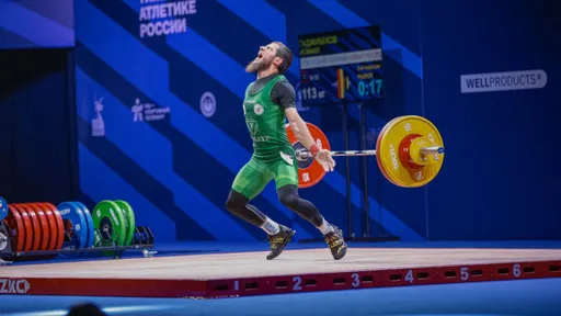 Гаджибеков выиграл «золото» на чемпионате России по тяжелой атлетике