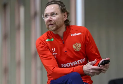 Карпин ответил, могут ли футболисты сборной России позволить себе пиво