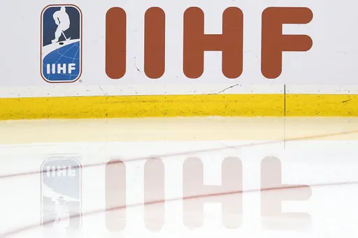 В ИИХФ решили оставить отстранение сборной России