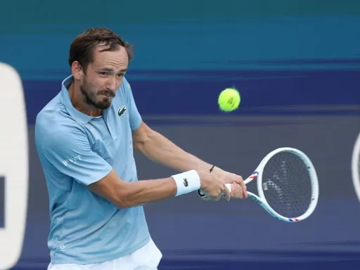 Медведев всухую проиграл первый сет Серундоло в третьем круге ATP-1000 в Майами