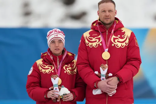 Российские спортсмены прошли с флагом РФ на закрытии Паралимпиады