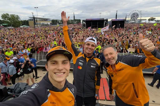 Пилот McLaren Норрис травмировал нос после победы в Гран-при Великобритании