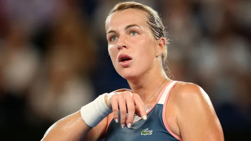 Россиянка Павлюченкова уступила белоруске Азаренко на старте турнира WTA в Дубае