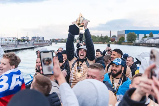 «Балтика» организовала чемпионский парад на теплоходе «БЕТСИТИход»