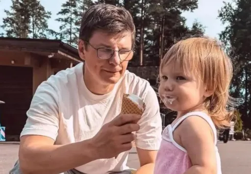 Воздушные шары и белый торт: Андрей Аршавин и его жена Анна Петрушина отметили двухлетие дочери Евы