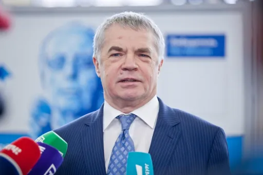 Медведев цитатой Сталина оценил уровень судейства в футболе и хоккее России