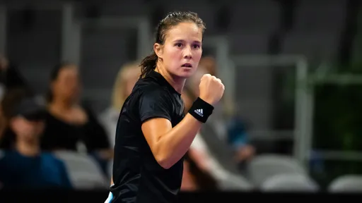 Касаткина разгромила Ван Яфань и вышла в третий круг Australian Open