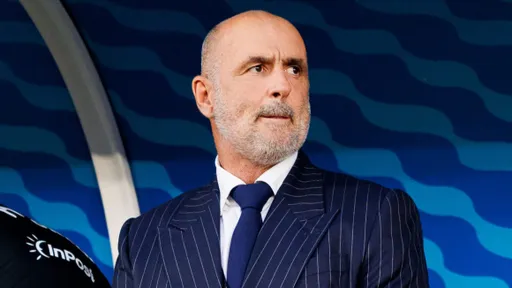 Главный тренер сборной Польши покинул свой пост после конфликта с Левандовским