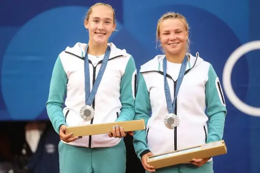 Познер хочет, чтобы вице-чемпионок ОИ-2024 Андрееву и Шнайдер наградили в России