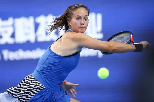 Касаткина проиграла Остапенко в финале турнира WTA-500 в Аделаиде