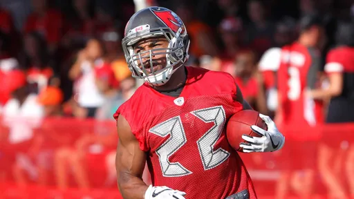 Легендарный игрок NFL Даг Мартин умер в возрасте 36 лет