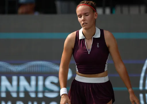 Теннисистка Прозорова снялась с полуфинала «пятисотника» WTA в Сингапуре