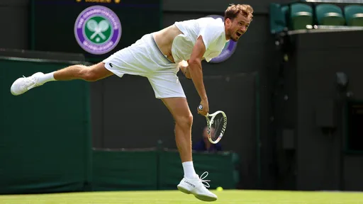 Медведев сохранил третье место в рейтинге ATP, Карацев опустился на три строчки