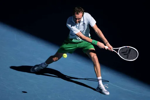 Медведев чуть не вылетел на старте Australian Open: провел пять сетов против неизвестного таиландца