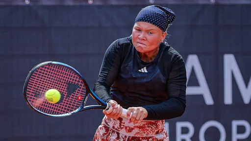 Шнайдер обыграла Рахимову и вышла в четвертьфинал турнира WTA-250 в Нинбо