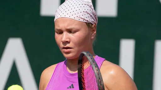 Шнайдер проиграла Паркс в первом круге WTA-1000 в Дохе и покинула турнир