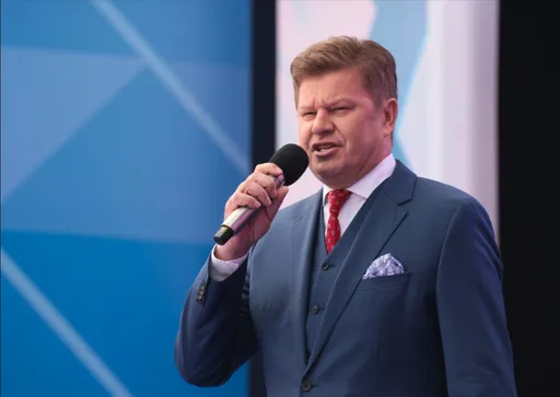Губерниев поздравил Вяльбе с днём рождения и пообещал подарить ей цветы
