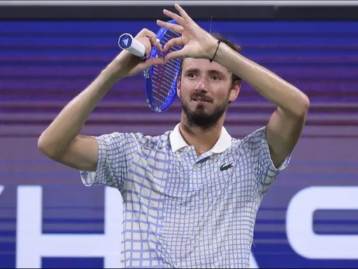 Медведев вышел в третий круг турнира ATP-1000 в Мадриде