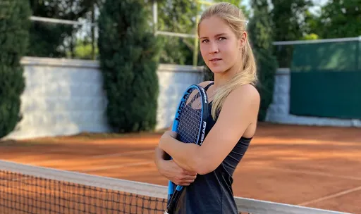 Россиянка Захарова пробилась в третий круг Australian Open-2024