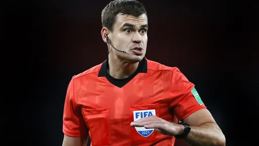 Бывший судья ФИФА Лапочкин назвал Левникова лучшим арбитром сезона в РПЛ