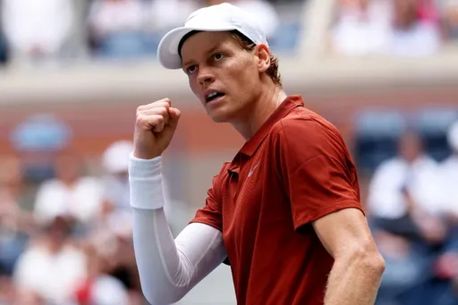 Синнер вышел в финал Итогового турнира ATP, обыграв Алекса де Минора