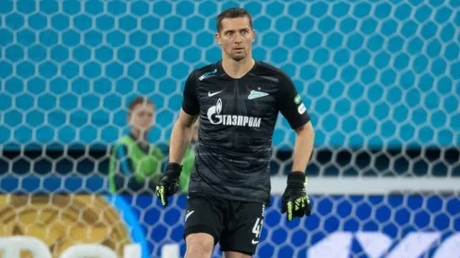 Нигматуллин сравнил уровень игры вратарей Кержакова и Селихова