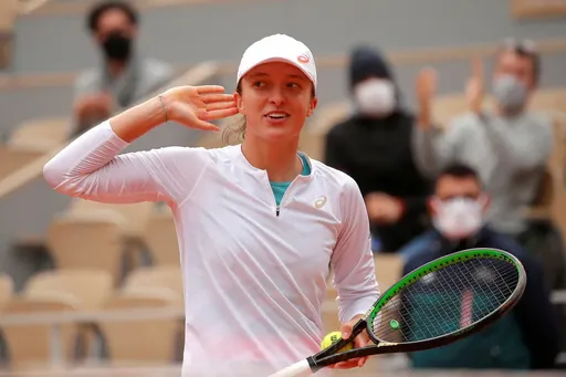 Свентек попросила вывести с трибун зрителя в игре с Анисимовой