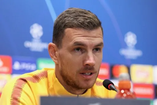 Турецкое СМИ Fotospor сообщило, что Эдин Джеко и другие легионеры «Фенербахче» отказываются ехать на турнир в Россию
