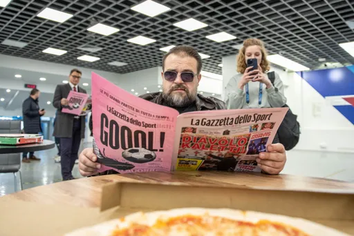 Уникальная идея «Балтики» – тематические встречи гостей: в восторге остались все, кроме Евсеева