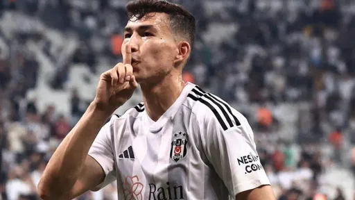 HT Spor: тренер «Бешикташа» ван Бронкхорст хочет избавиться от Зайнутдинова