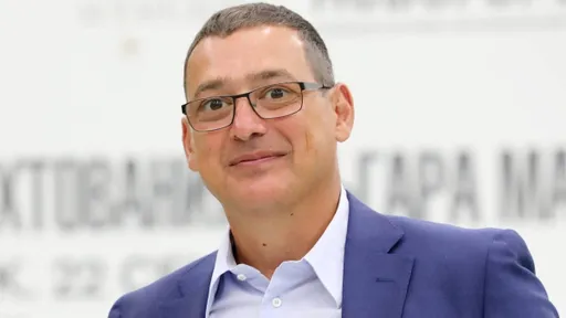 Мамедов прокомментировал запуск фейерверков перед отелем с российскими фехтовальщиками