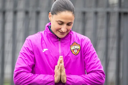 Капитан ЖФК ЦСКА Дамьянович вышла на дерби со «Спартаком» в футболке с цитатой Заремы Салиховой