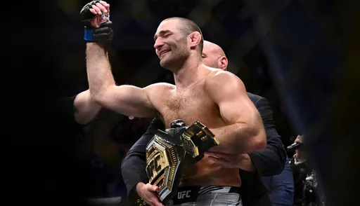 Чемпион UFC Стрикленд рассматривает возможность перехода в бокс ради более высоких гонораров