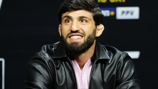 Царукян назвал Махачева и Чимаева лучшими борцами UFC