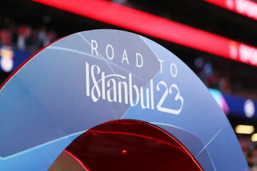 В УЕФА сообщили, что не запрещают вывешивание украинских флагов на стадионах