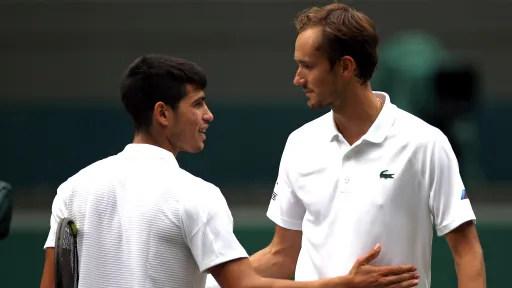 Медведев проиграл Алькарасу на итоговом турнире ATP и вышел из группы со второго места