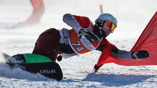 FIS предоставила нейтральный статус трем российским сноубордистам