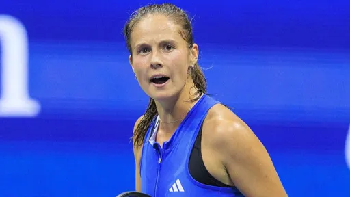 Касаткина разгромно уступила Крейчиковой в полуфинале турнира WTA-500 в Чжэнчжоу