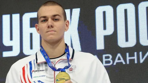 18-летний российский пловец Лифинцев выиграл «золото» на ЧМ на короткой воде