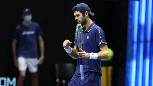 Хачанов разгромил Лехечку и вышел в четвертьфинал турнира ATP-500 в Вене
