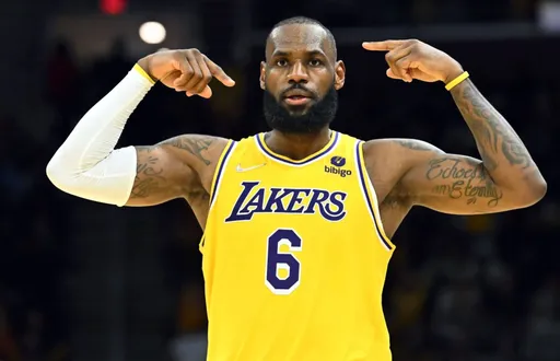 Bleacher Report: в «Лейкерс» не предложили Леброну Джеймсу продление контракта