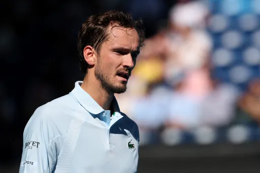 Даниил Медведев снялся с турнира ATP-250 в Меце