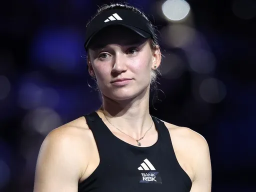 Рыбакина вышла в третий круг турнира WTA-1000 в Дохе, обыграв Ван Синьюй