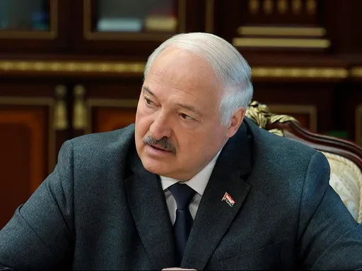Александра Лукашенко сбили с ног во время хоккейного матча