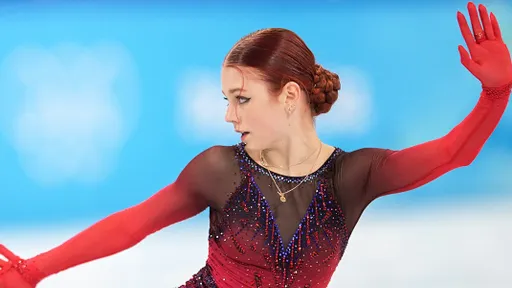 Трусова выпустила новый трек вместе с Самоделкиной и Левушкиной