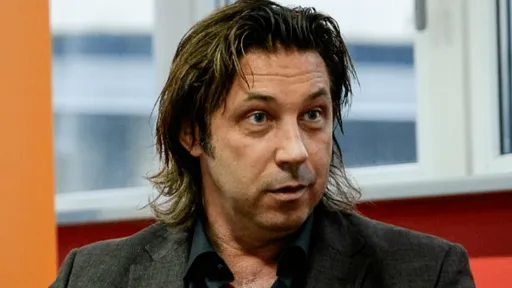 Мостовой: Дзюба, наверно, сам уже думает, когда заканчивать