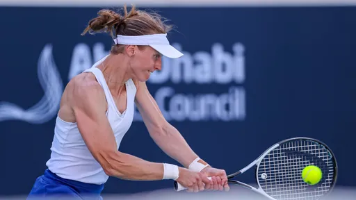 Рыбакина обыграла Самсонову в полуфинале турнира WTA в Абу-Даби